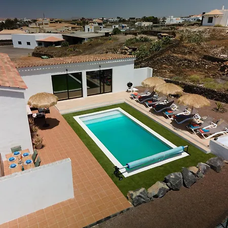 In Fuerteventura With Private Pool, Cleaning Included La Oliva